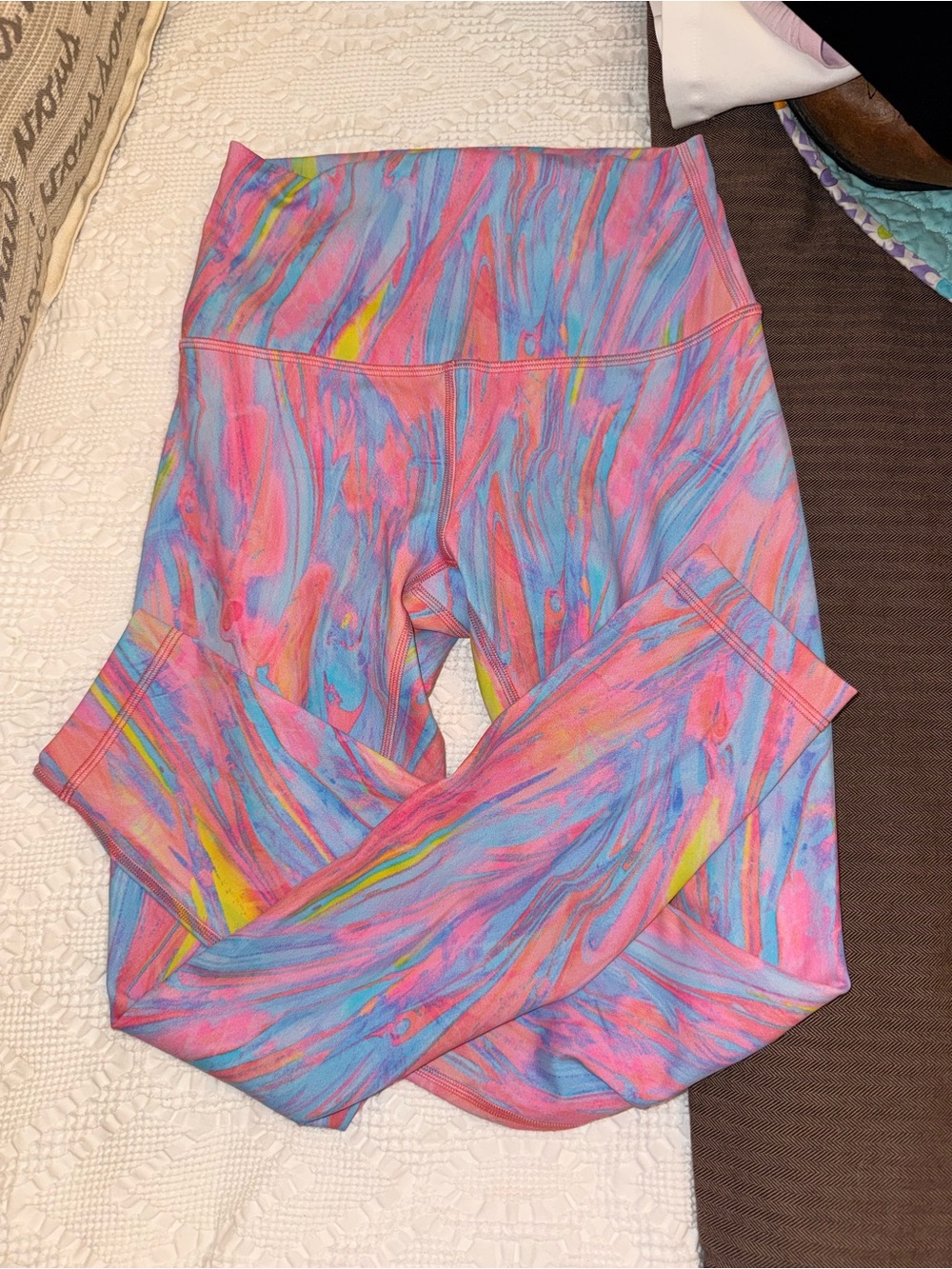 Vibrant Marble-Print High-Waist Leggings - Pink & Blue